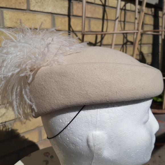 Vintage 50s Hat with Feathers! 👒🪶 - Picture 4 of 6